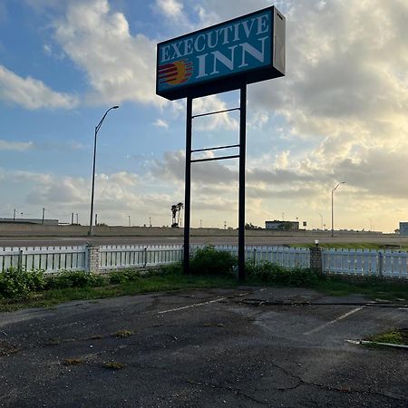 Executive Inn ร็อบส์ทาวน์ ภายนอก รูปภาพ