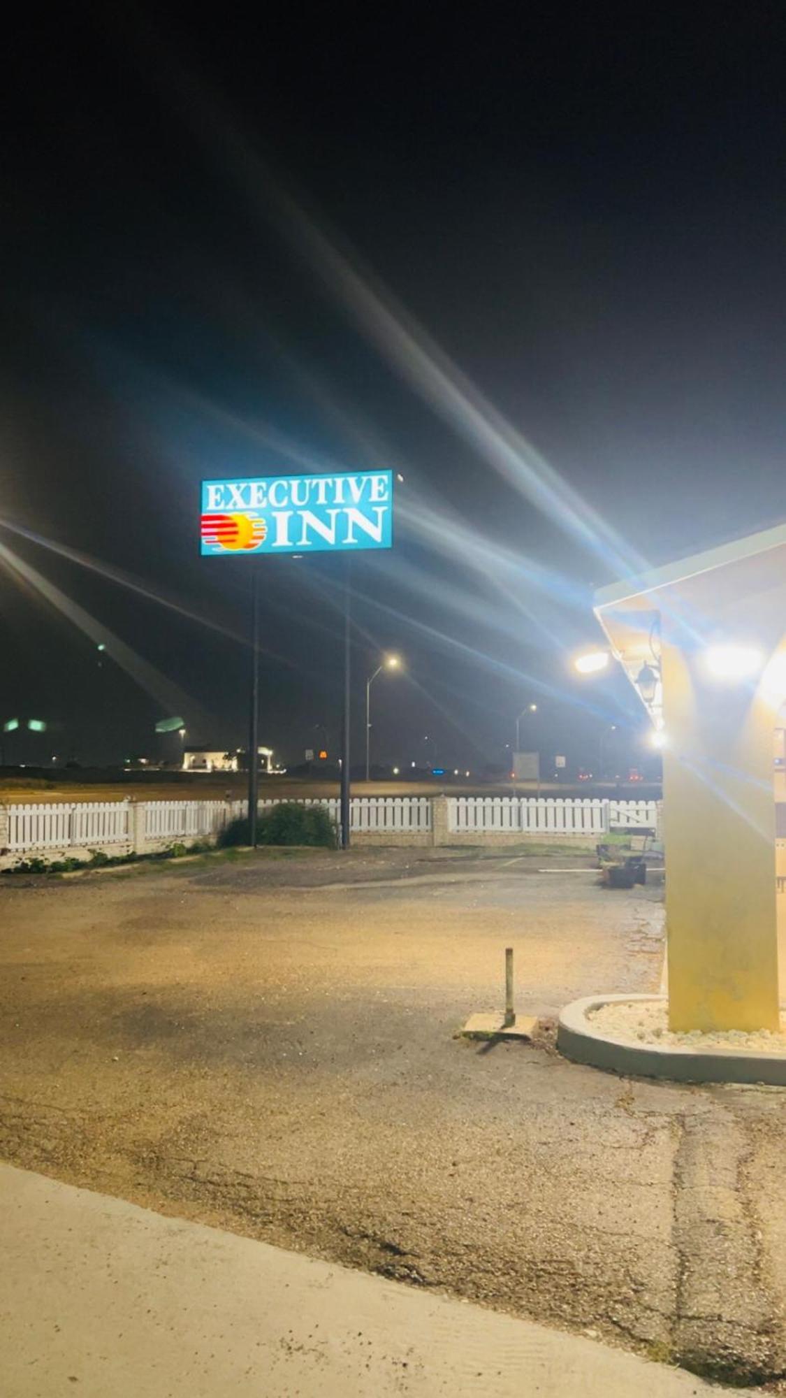 Executive Inn ร็อบส์ทาวน์ ภายนอก รูปภาพ